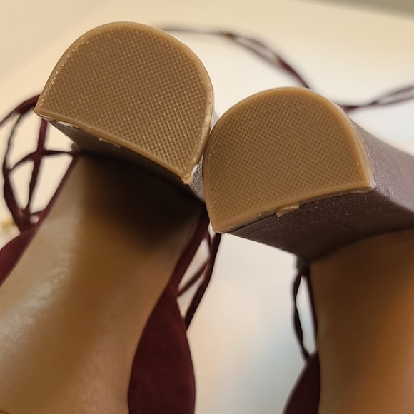 SHOE DAZZLE Marlena Maroon Peep Toe Ankle Strap Platform Heels Size 8 - Picture 11 of 16
